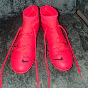 Girls/women’s Nike soccer cleats, size 7.5